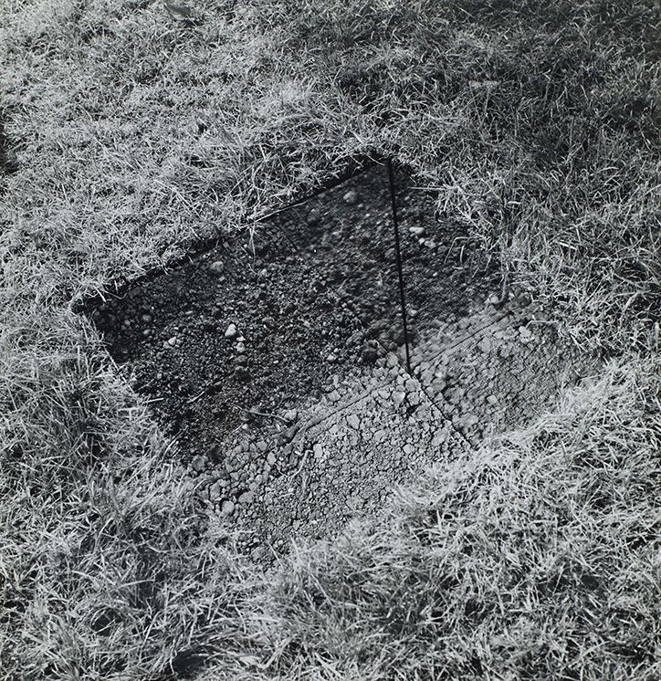 Mirror-Lined Pit (earth bottom) 1968 (first executed June 1969)